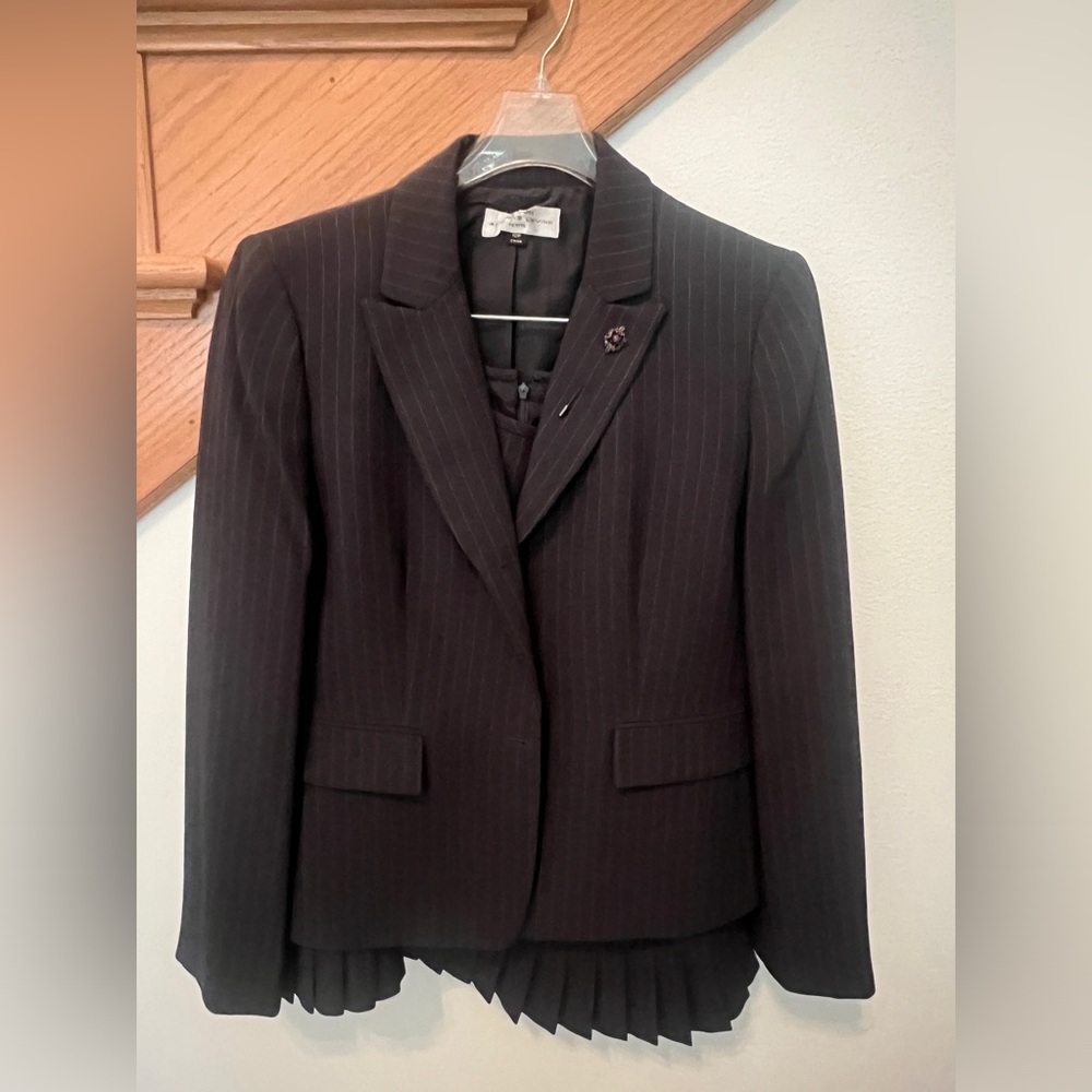 TAHARI Arthur S. Levine 2-piece Suit (10p)